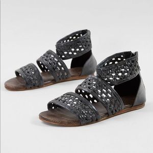 NWOT Roan Sandals